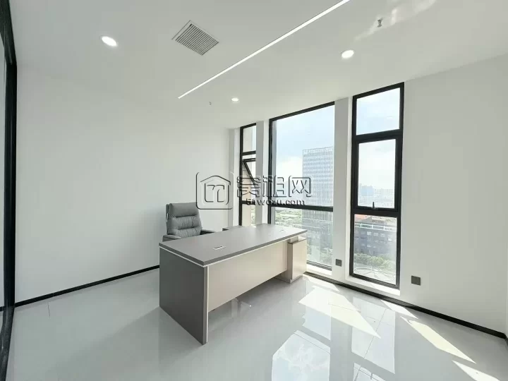 银亿东岸B座100平，全新装修，两个隔间，看江，带全套家具