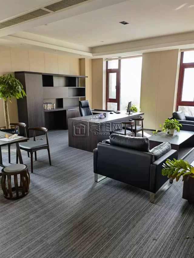 宁波工程学院附近华东建设大厦出租一梯一户，面积425平，豪华装修，独立车位带庭院，拎包入住。
