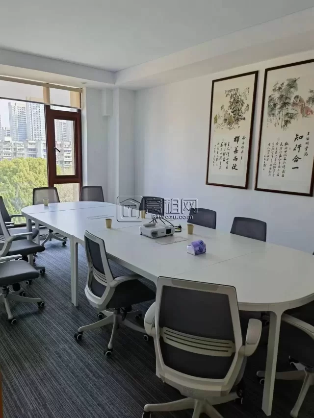 宁波工程学院附近华东建设大厦出租一梯一户，面积425平，豪华装修，独立车位带庭院，拎包入住。