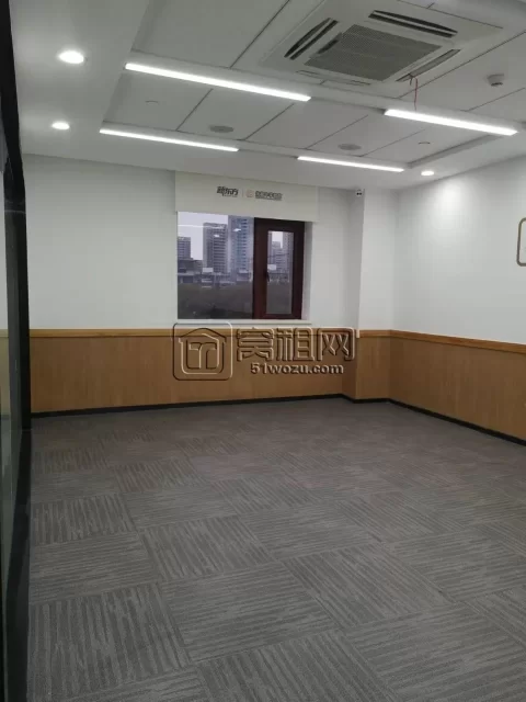 海曙双地铁旁华东建设大厦一梯一户，面积425平，拎包入住赠送免费车位