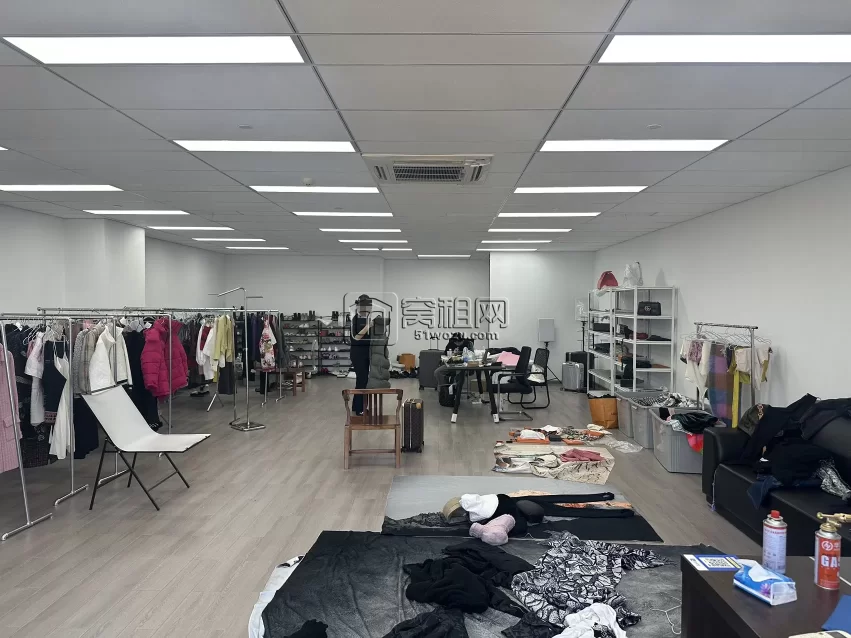 和荣大厦200平米办公室出租精装修租金8500元/月