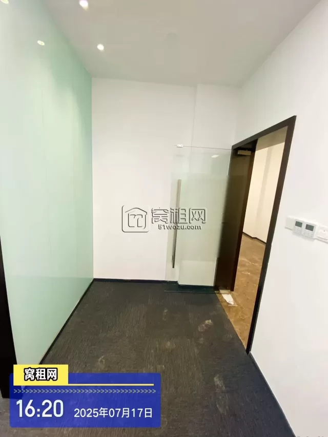 宁波高新区凌云大厦对面外经合作大厦98平米办公室出租4200元