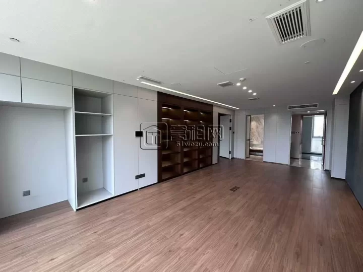 东部新城南苑环球酒店233.61 平出租单价 2.5 元/平米/天含税