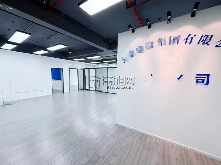 宁波潘火写字楼和荣大厦265方出租，单价1.49元/平方/天，双面采光，有4个隔间和大通间办公区。
