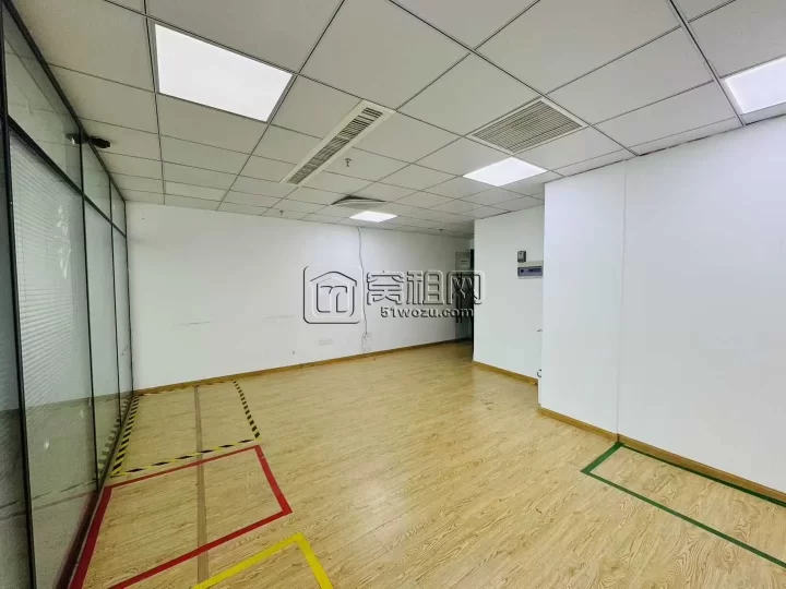 宁波7号线地铁口新天地大厦88平精装修朝南一个隔间，一口价2400！