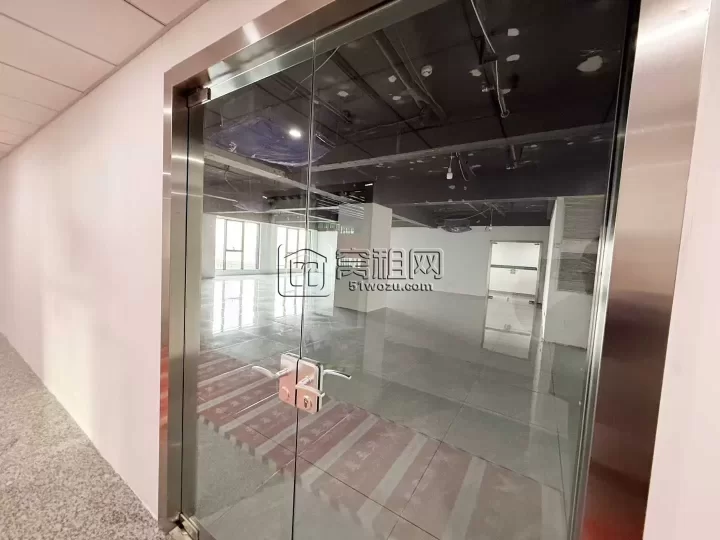 和荣大厦250方出租，特价1.2元/平方毛柸有空调，可自行个性化装修设计。