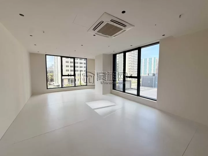 和荣大厦奶油风393方，年租金217000元，原为婚纱工作室。