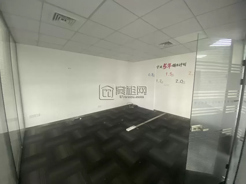 宁波海曙区LV店对面写字楼180平米精装修出租