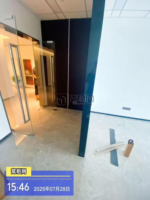 宁波金东大厦隔壁铁建大厦出租72平米3999元一个月有一个隔间