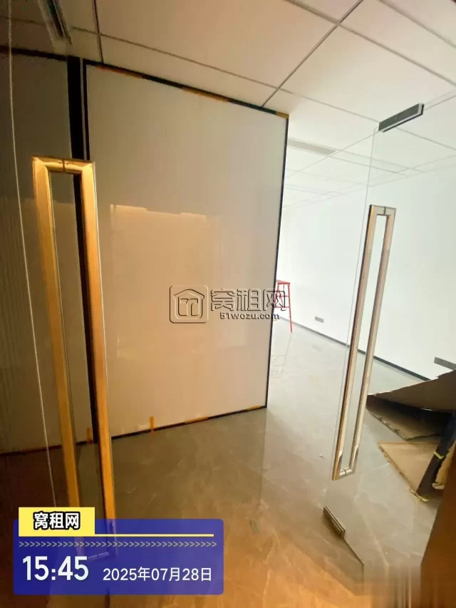 宁波金东大厦隔壁铁建大厦出租72平米3999元一个月有一个隔间
