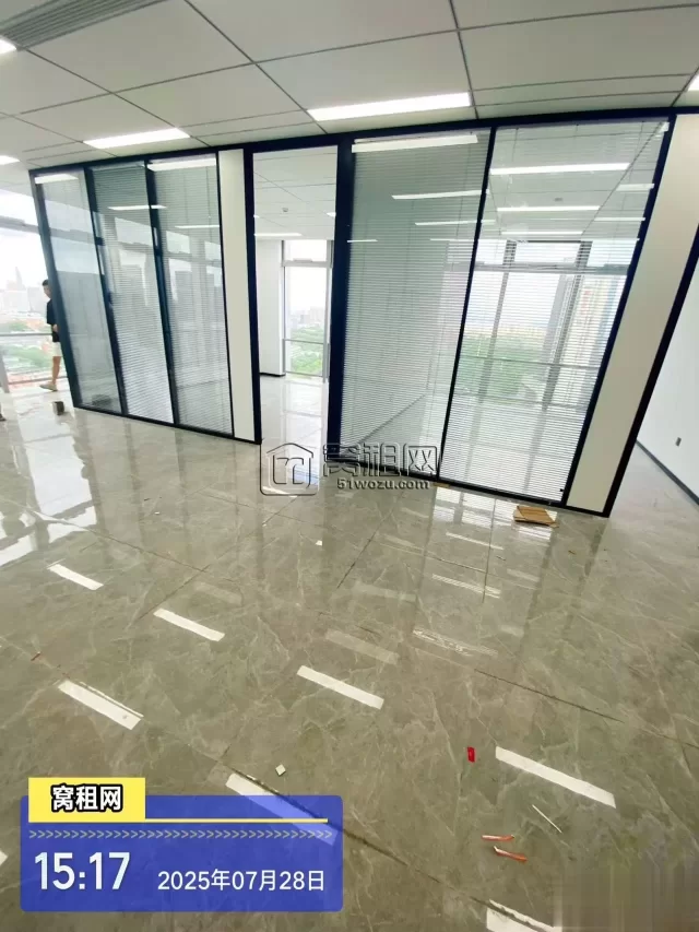 南部商务区铁建大厦写字楼226平米招租两面采光带水吧台12900元一个月
