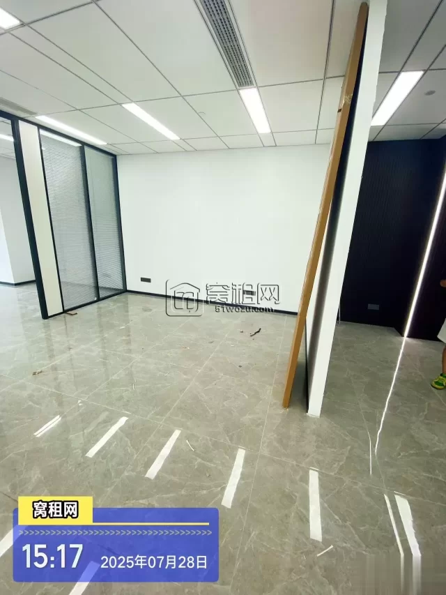 南部商务区铁建大厦写字楼226平米招租两面采光带水吧台12900元一个月
