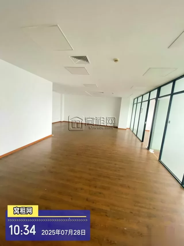 宁波招商银行隔壁鄞州跨境电商园聚集区120平米办公室出租单价1.2元/平米/天