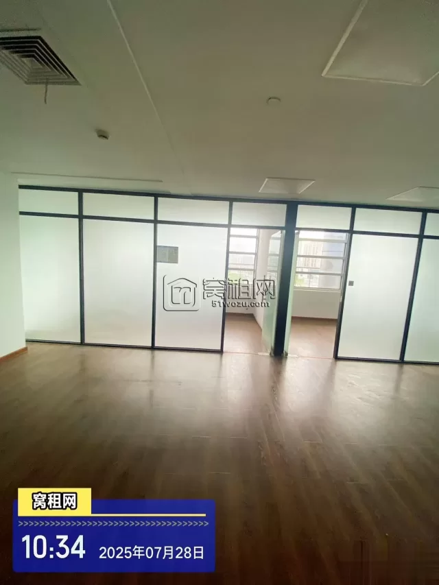 宁波招商银行隔壁鄞州跨境电商园聚集区120平米办公室出租单价1.2元/平米/天