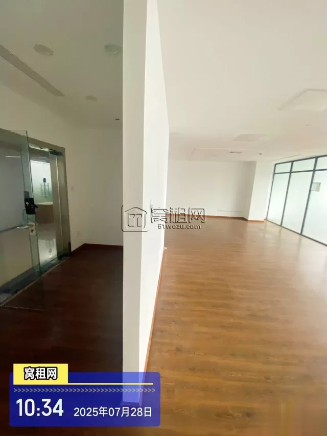 宁波招商银行隔壁鄞州跨境电商园聚集区120平米办公室出租单价1.2元/平米/天
