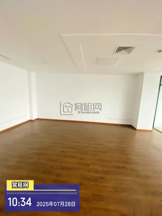 宁波招商银行隔壁鄞州跨境电商园聚集区120平米办公室出租单价1.2元/平米/天