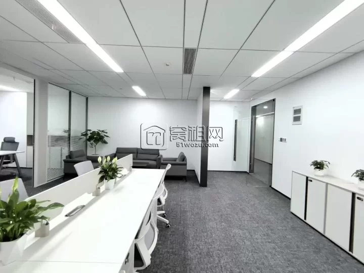 东部新城 国际金融中心135平 精装带家具出租