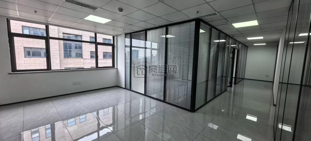 东部新城 新府银座 238平 精装6隔间 隔间可调整