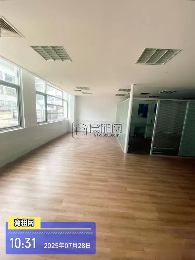 东部新城地铁口鄞州跨境电商聚集区80平米写字楼出租租金1.25元/平米/天
