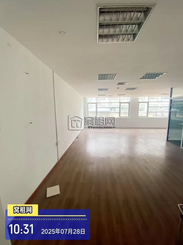 东部新城地铁口鄞州跨境电商聚集区80平米写字楼出租租金1.25元/平米/天