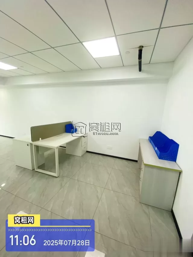 东部新城高端写字楼面积77.87平米出租，室内有上下水源，还有室内厕所卫生间