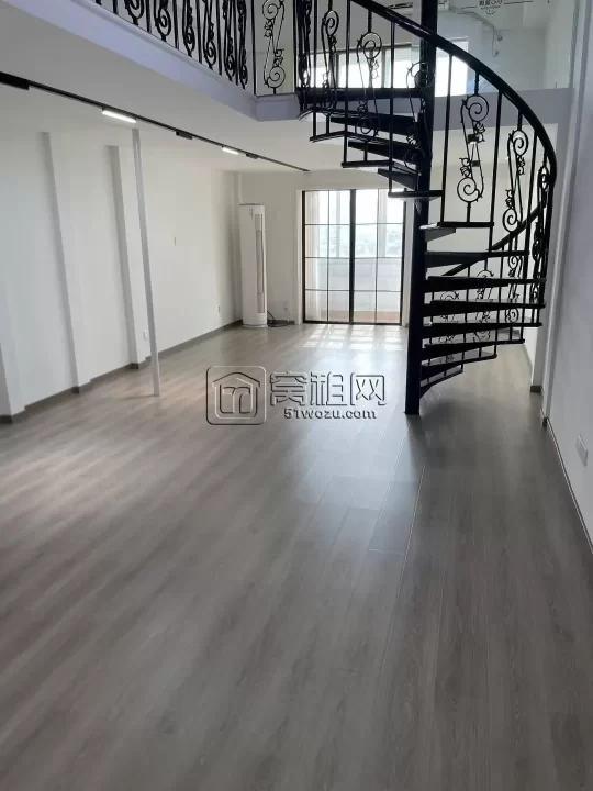 宁波天一华联大厦对面世贸中心144平复式招租，新装修，带阳台，带水源