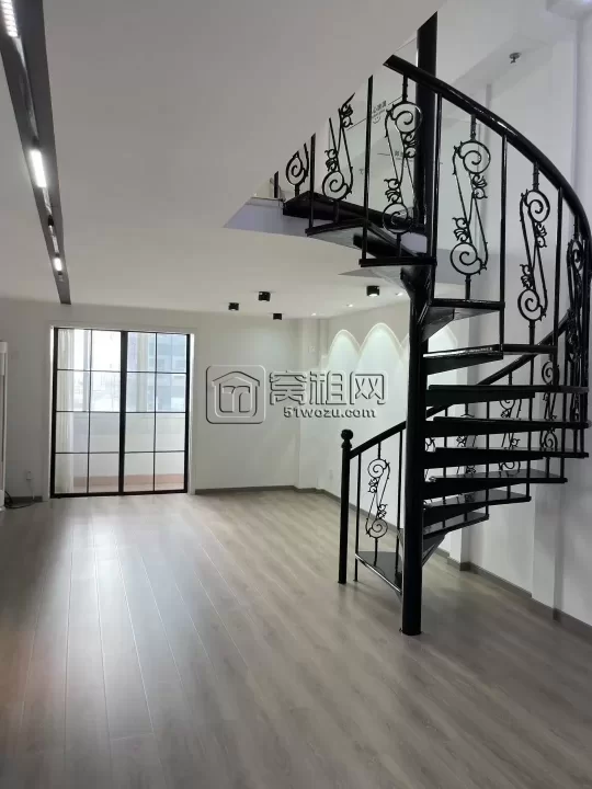 宁波天一华联大厦对面世贸中心144平复式招租，新装修，带阳台，带水源
