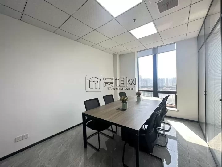 高新区研发园主楼 145平 2个隔间 特价1.25元出租！ 户型方正 精装