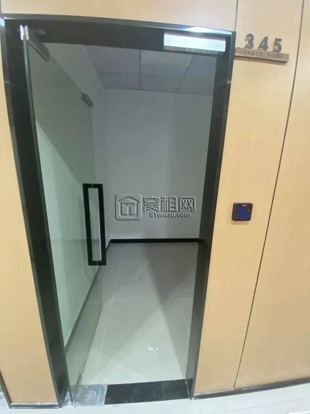 鄞州区会展中心大厦对面世纪金贸大厦小面积办公室出租700元一个月