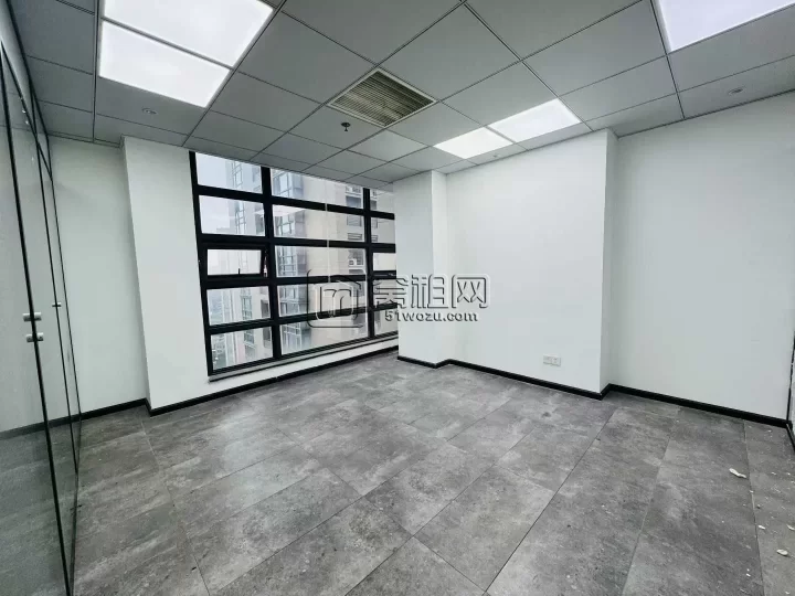 华伟大厦出租115平米办公室一口价4400元朝南