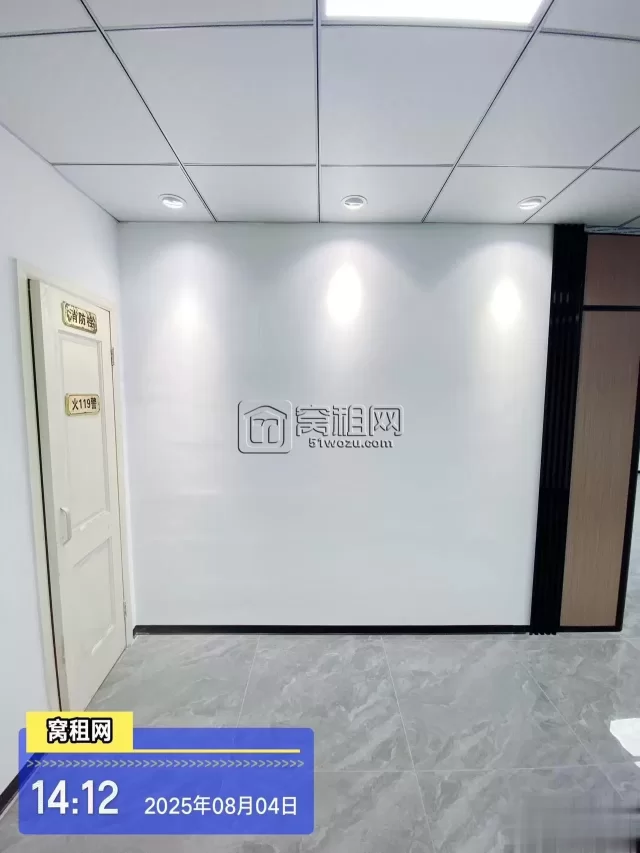 宁波2号线8号线丽园南路站地铁站出口新海蓝钻办公室出租185平米全新精装修出租