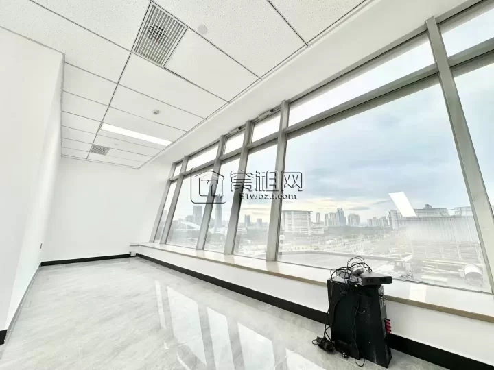 南苑环球酒店办公室西北朝向，电梯口位置204平，定制隔间，可接水源