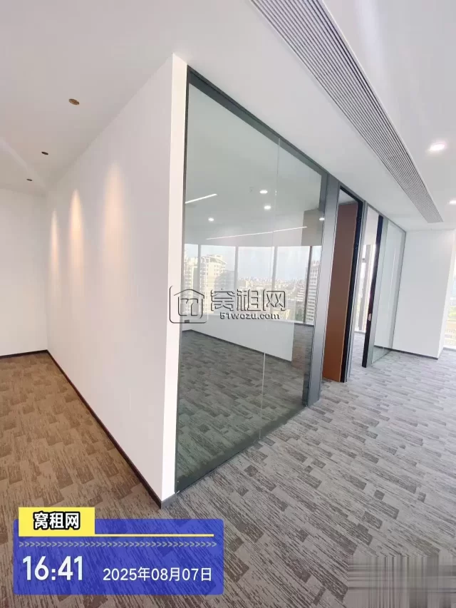 宁波香格里拉酒店隔壁写字楼新世界宁云中心215平米精装修办公出租