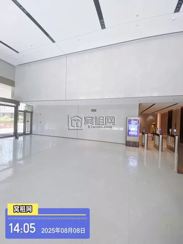 江北实验幼儿园附近星湖湾大厦出租185平米电梯口精装修办公室