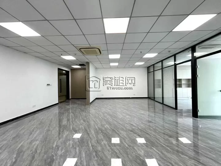 南部商务区红巨大厦隔壁侨商大厦朝南155平 电梯口位置  精装修 地砖 两个隔间