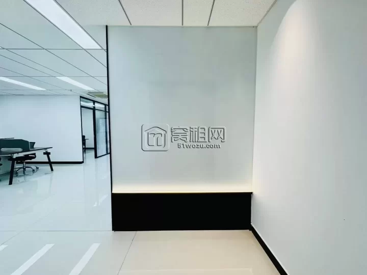 奥克斯中央大厦 212平方   3隔间 带全套家具 一口价1.29/平/天 现状交付