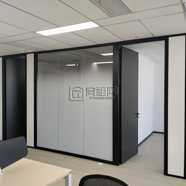 宁波南部商务区周边金东大厦122平，带办公家具，朝北，物业费6.8元/平米/月