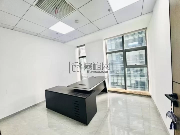 南部商务区豪如大厦隔壁博纳大厦108平精装修，两个隔间出租