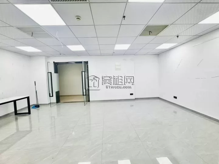 南部商务区豪如大厦隔壁博纳大厦108平精装修，两个隔间出租