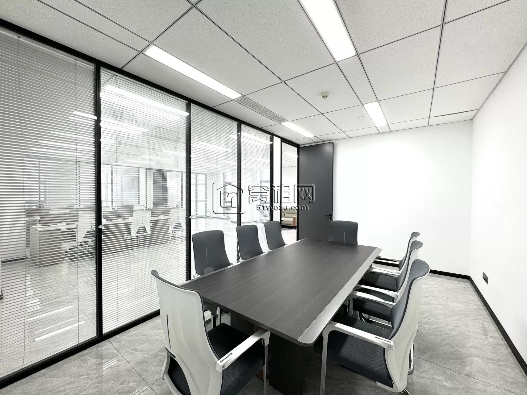 环领未来大楼出租面积295平双面采光 东南朝向 形象墙 4隔间 单价1.55