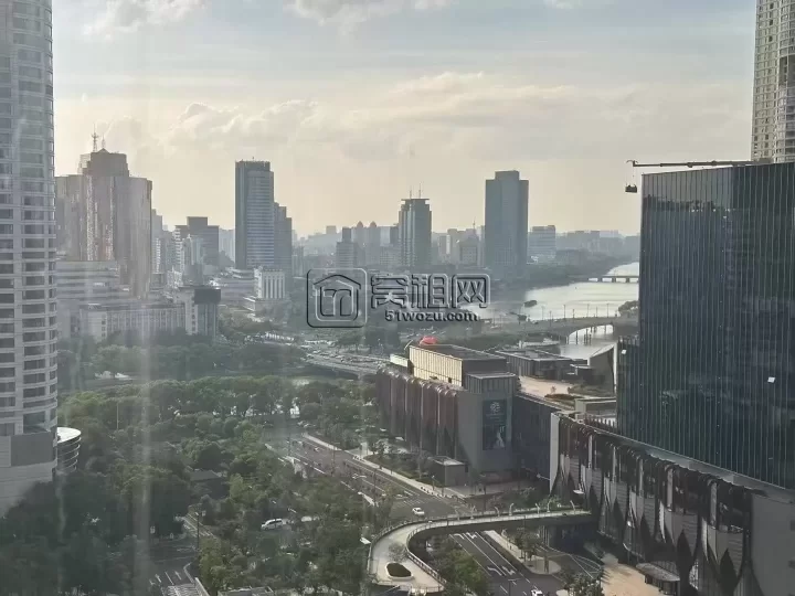 三江口宁波塔115左右户型  精装带家具，租金包物业，2隔间，8-10人工位，朝江景