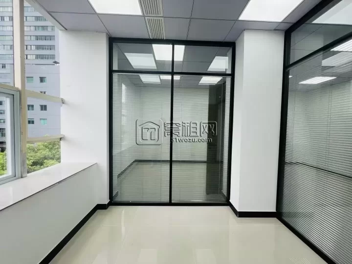 鄞州区会展大厦对面世纪金茂大厦出租68平米小面积办公室2800元