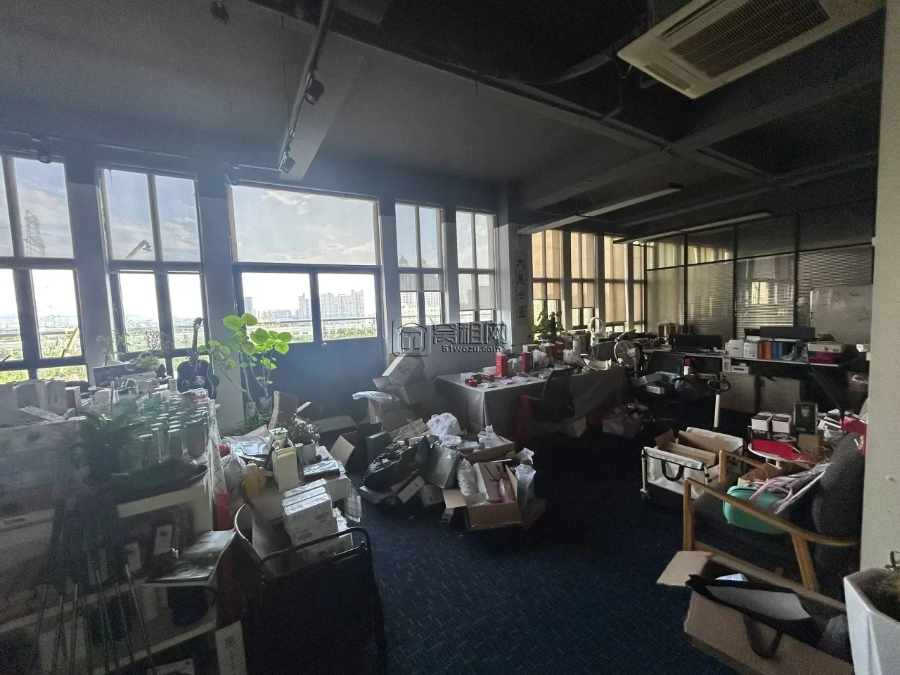 鄞州区下应梦创金谷科创产业园面积231平朝南 带阳台办公室出租