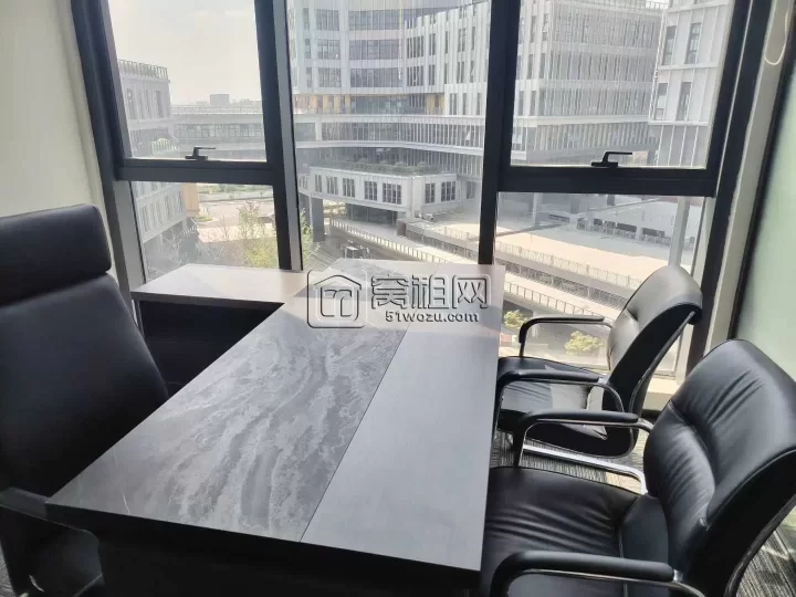宁波西枢纽启望中心新出一间标准格局朝南130平办公室出租