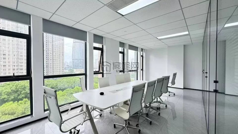 鄞州区供销大厦417平 电梯口 电子移门 配全套家具出租