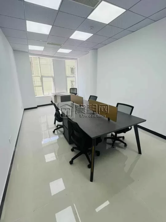 鄞州区百丈路世纪经贸大厦55平米2000元出租配置办公家具