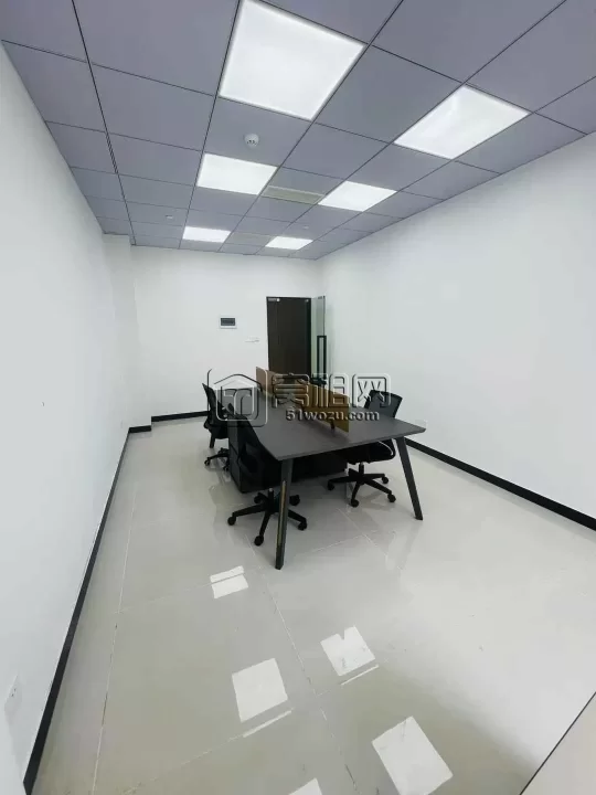 鄞州区百丈路世纪经贸大厦55平米2000元出租配置办公家具