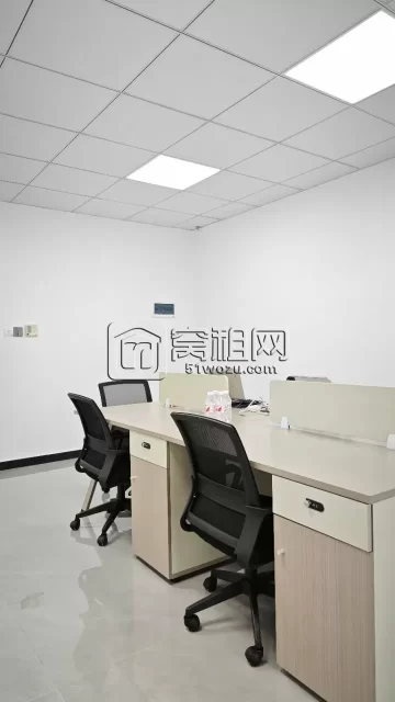 宁波国骅大厦朝南 68 平写字楼出租精致稀缺地铁口小户型，带办公家具