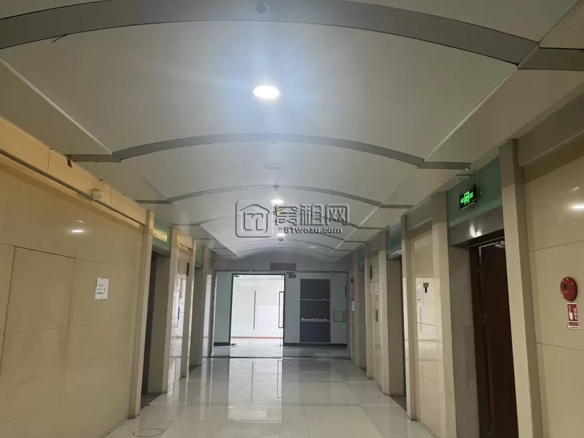 宁波彩虹南路11号嘉汇国贸整层出租，出租面积625.3平米，出租价格1.3元