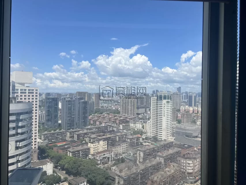 宁波彩虹南路11号嘉汇国贸整层出租，出租面积625.3平米，出租价格1.3元
